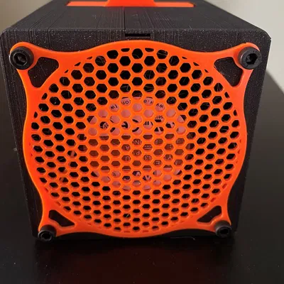 Lưới quạt 80x80mm với họa tiết lục giác