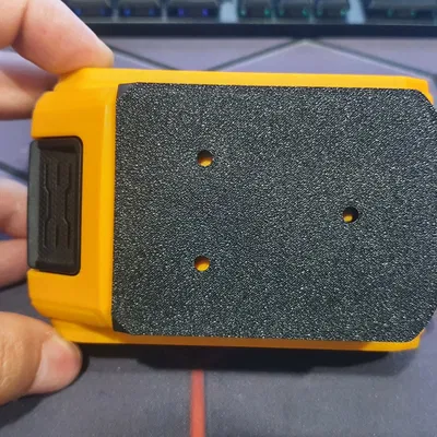 Giá đỡ pin INGCO 20V cho xưởng làm việc