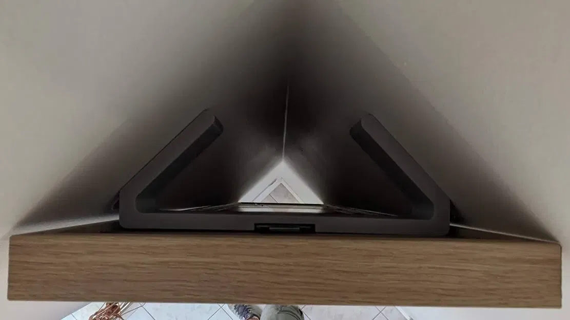 Giá đỡ góc cho khung ảnh Edon 10in x 32in tại Kmart - Image 2