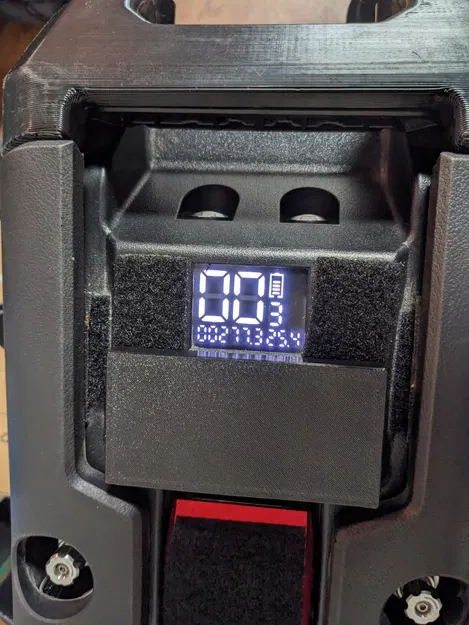 Nắp che cổng sạc Commander Pro Extreme Bull chính hãng - Image 1