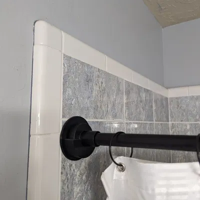 Giá đỡ thanh rèm tắm chống rơi hiệu quả