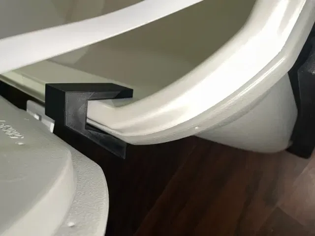 Cái chêm giữ nắp mở cho thùng đá Coleman 100qt 5 ngày - Image 2