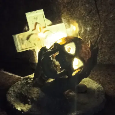 Biểu tượng bia mộ đầu lâu cầm tay phiên bản LED