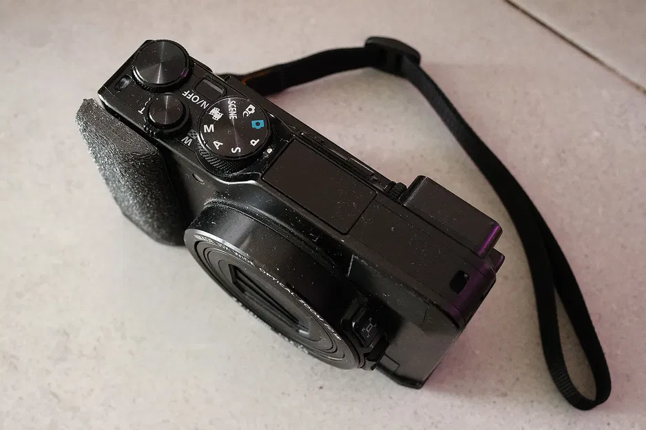 Giá đỡ tripod và tay cầm cho Nikon Coolpix A1000 - Image 2