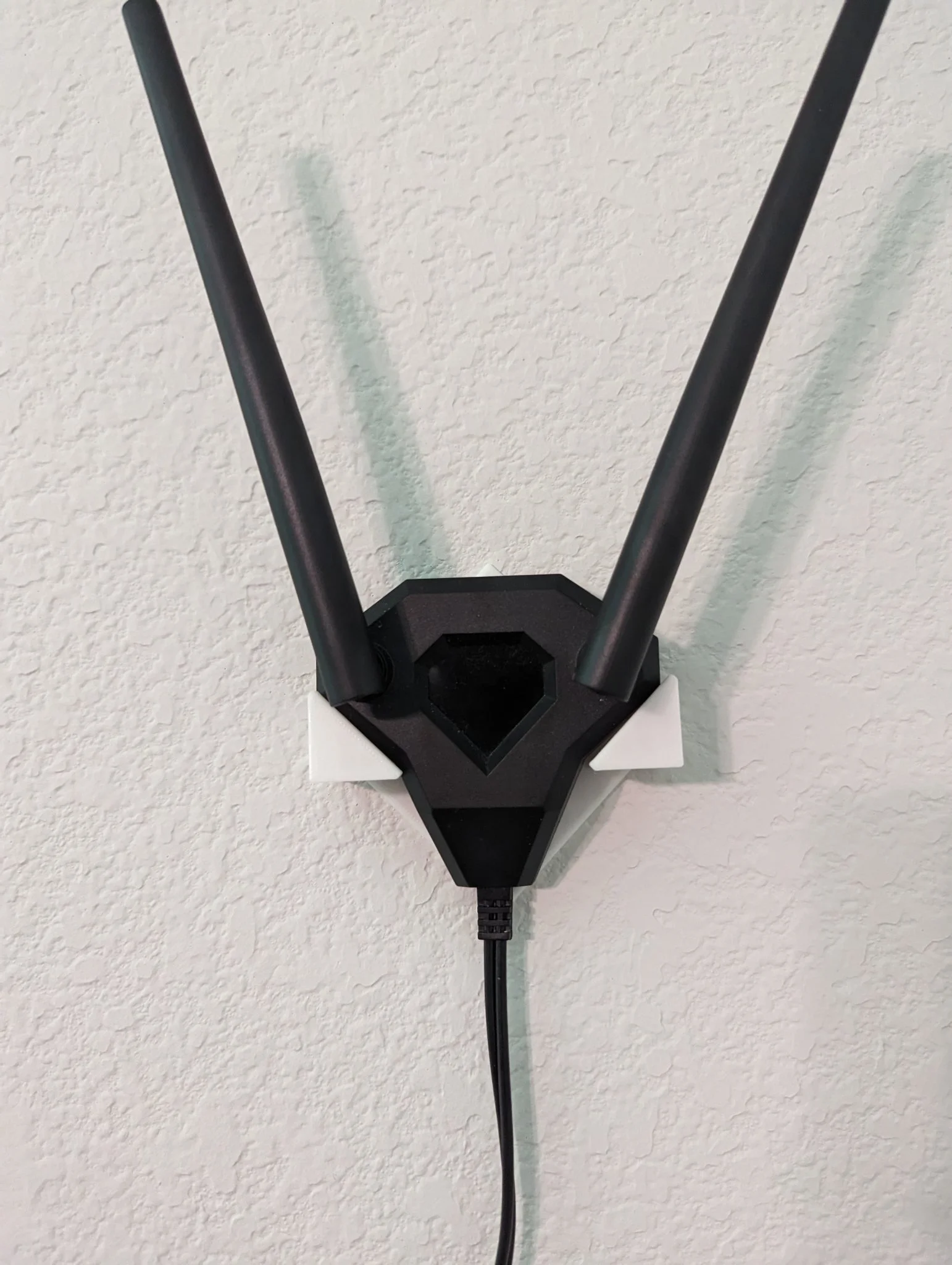 Giá đỡ gắn tường cho ăng-ten Wifi hình tam giác 1