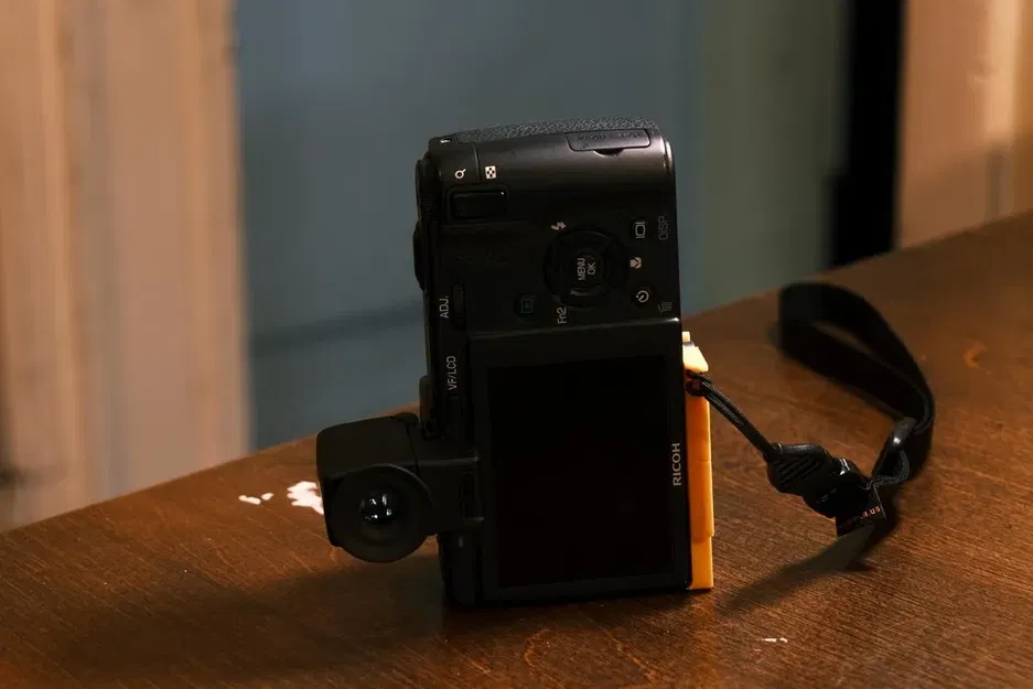 Đế chân máy ảnh Arca cho Ricoh GX200 và GX100 - Image 2