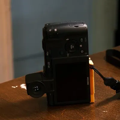 Đế chân máy ảnh Arca cho Ricoh GX200 và GX100