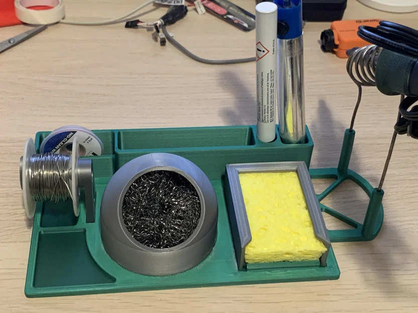 Trạm hàn mạch điện với giá đỡ và khay phụ kiện - Image 1