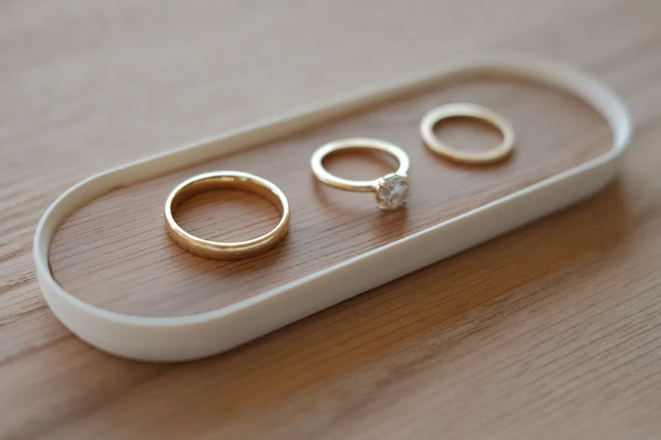 Khay đựng nhẫn đơn giản với lớp veneer gỗ sồi - Image 1