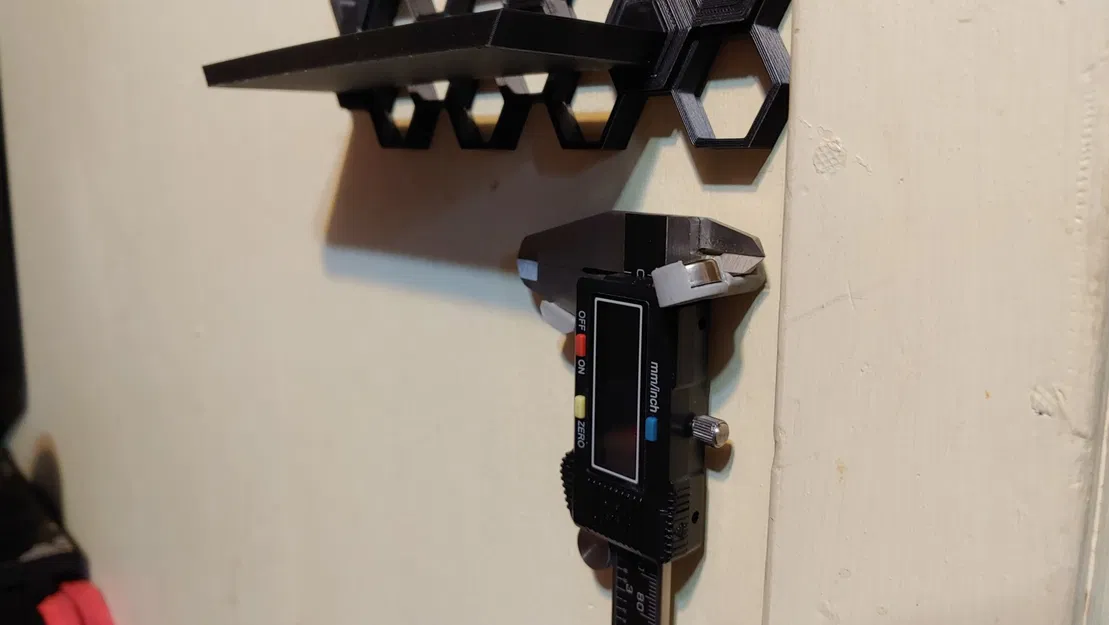 Giá đỡ gắn tường cho thước cặp và khe pin dự phòng - Image 3