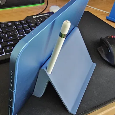 Giá đỡ iPad tích hợp ngăn chứa bút chì