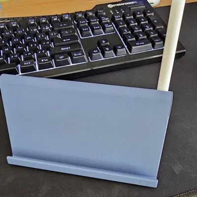 Giá đỡ iPad tích hợp ngăn chứa bút chì