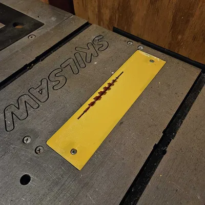 Bảng cắt SkilSaw với khe hở không có độ chính xác cao