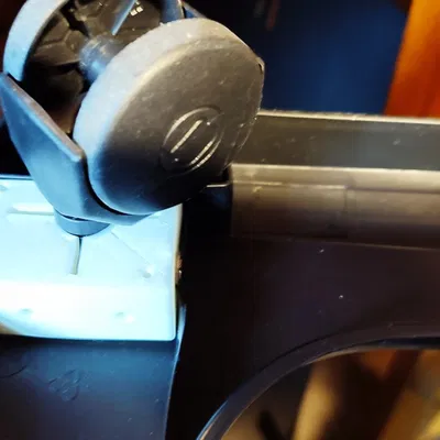 Giá đỡ củng cố cho tủ chứa đồ bằng nhựa có bánh xe