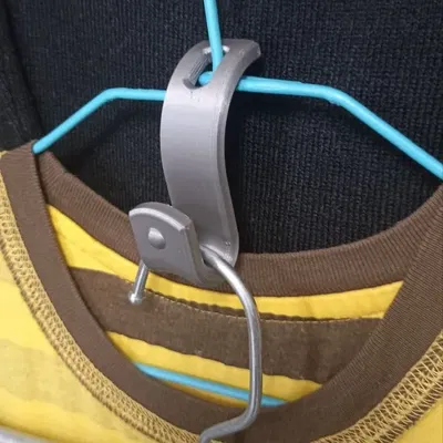 Móc treo quần áo tiết kiệm không gian cho tủ quần áo