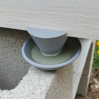 Bẫy kiến cho tổ ong Langstroth với chân đế tích hợp