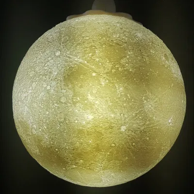 Đèn bàn hình trăng treo độc đáo với lithophane