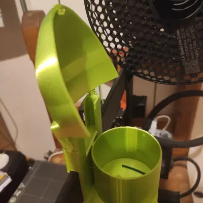 Máy cắt filament với thùng rác tiện lợi