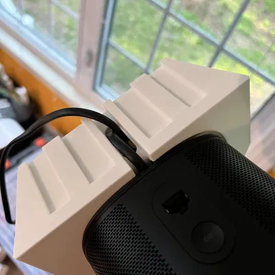 Giá đỡ tường cho loa Sonos One với ngăn cáp ẩn