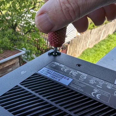 **Công cụ tua vít du lịch siêu nhỏ với cốc dưới cải tiến**