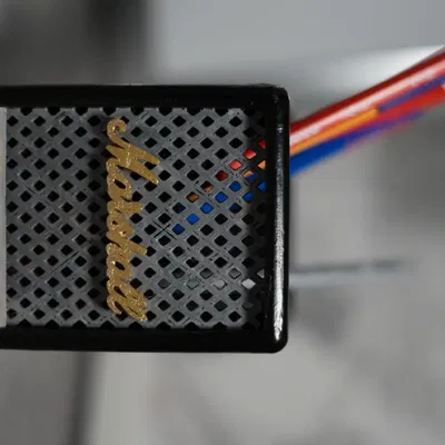 Giá đỡ bút Marshall thiết kế lấy cảm hứng từ loa Marshall