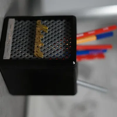 Giá đỡ bút Marshall thiết kế lấy cảm hứng từ loa Marshall