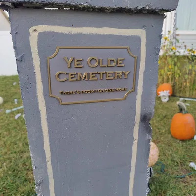 Biển báo nghĩa địa cho lễ hội Halloween