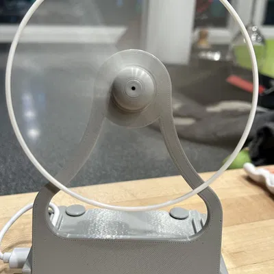 Quạt để bàn cải tiến sử dụng pin cho văn phòng