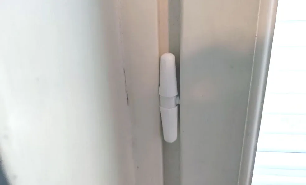 Nắp bản lề cửa sổ Tiivi trước năm 2015 (OpenSCAD) - Image 1