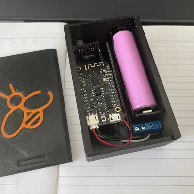 Vỏ ESP32 WEMOS LITE với giá đỡ pin 18650