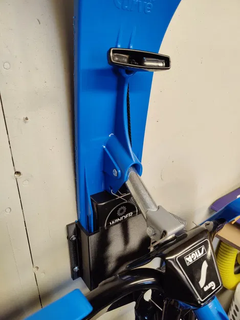 Giá treo tường cho xe trượt tuyết Stiga Snowracer - Image 1