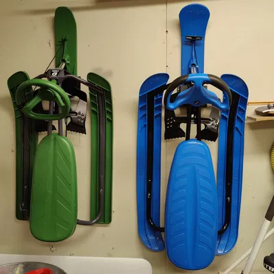 Giá treo tường cho xe trượt tuyết Stiga Snowracer