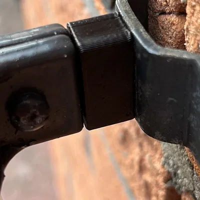 Giá đỡ ống nước mưa PVC M6