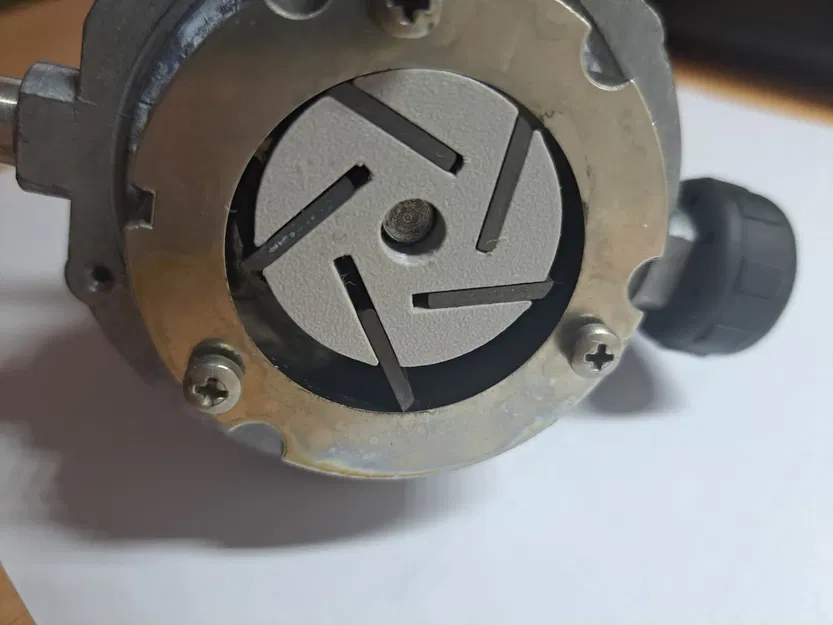 Bánh quạt bơm chân không ô tô OEM 8E0927317 - Image 2