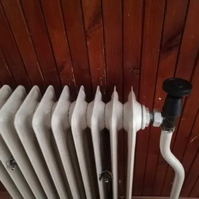 Núm điều chỉnh của bộ tản nhiệt cũ có nắp đậy