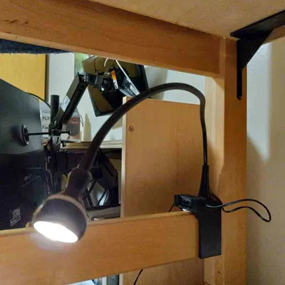 Giá đỡ đèn Ikea Jansjo gắn trực tiếp vào giường