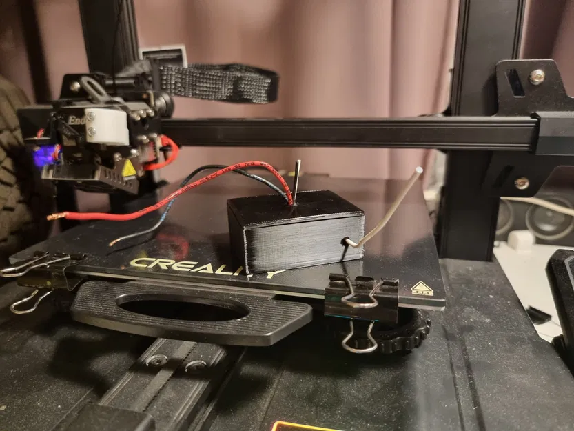 Hộp điện tử nhỏ gọn với lỗ đi dây - Image 1