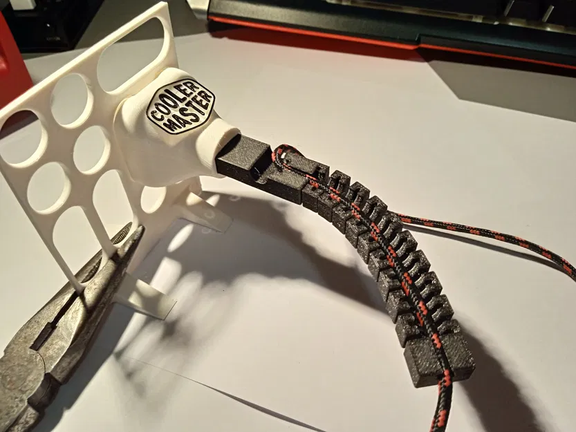 Giá đỡ chuột linh hoạt cho thùng máy QUBE 500 - Image 1