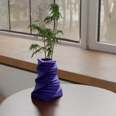 Bình hoa xoắn độc đáo cao 20 cm