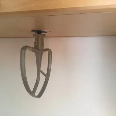 Giá đỡ phụ kiện cho máy trộn Kitchenaid gắn tủ