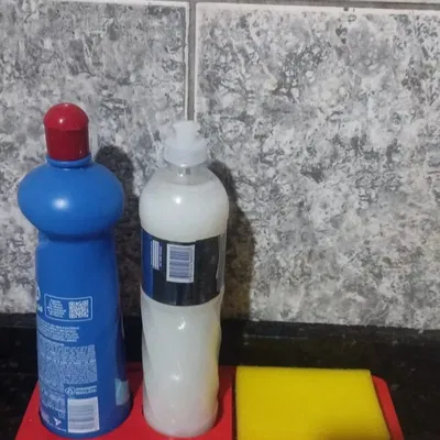 Giá đỡ cho 3 miếng bọt biển và chất tẩy rửa với hệ thố...