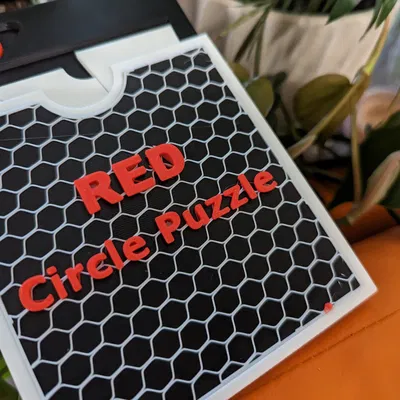 Câu đố hình tròn đỏ với hộp tùy chỉnh