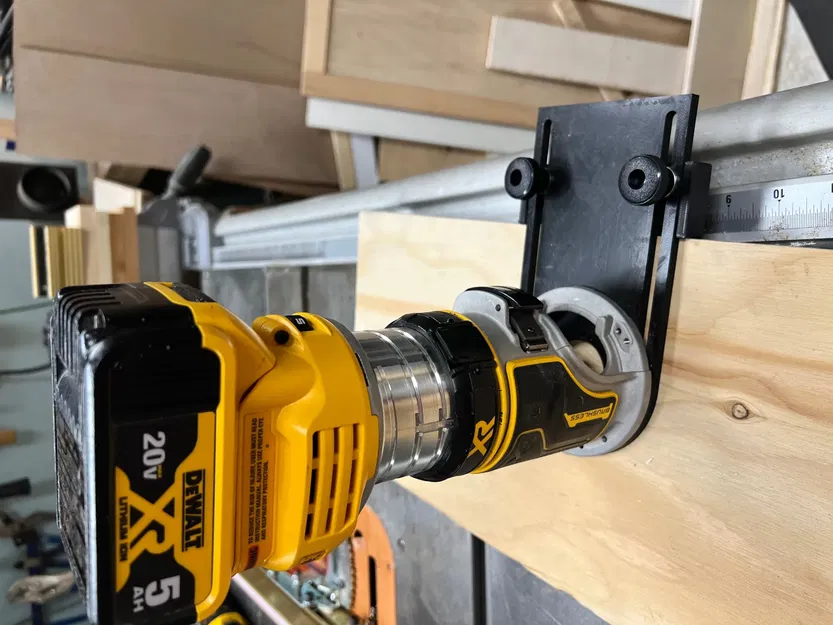 Đế máy phay Dewalt DCW600 cho việc tạo rãnh chính xác - Image 1