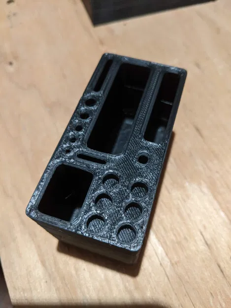 Giá đỡ công cụ Ender 3 với đáy phẳng và khe giữ vòi - Image 2