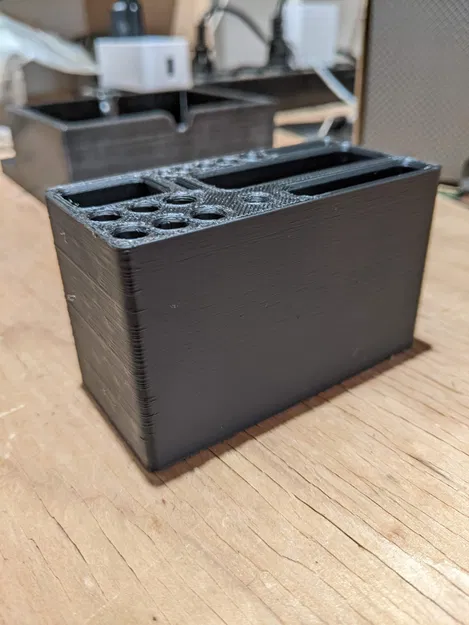 Giá đỡ công cụ Ender 3 với đáy phẳng và khe giữ vòi - Image 3