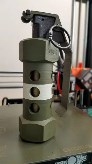 Cận cảnh lựu đạn Flashbang M84 từ game CS:GO - Image 1