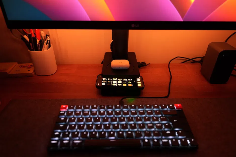 Giá đỡ bàn LG Ergo với sạc USB và bộ sạc LIVBOJ Qi - Image 2