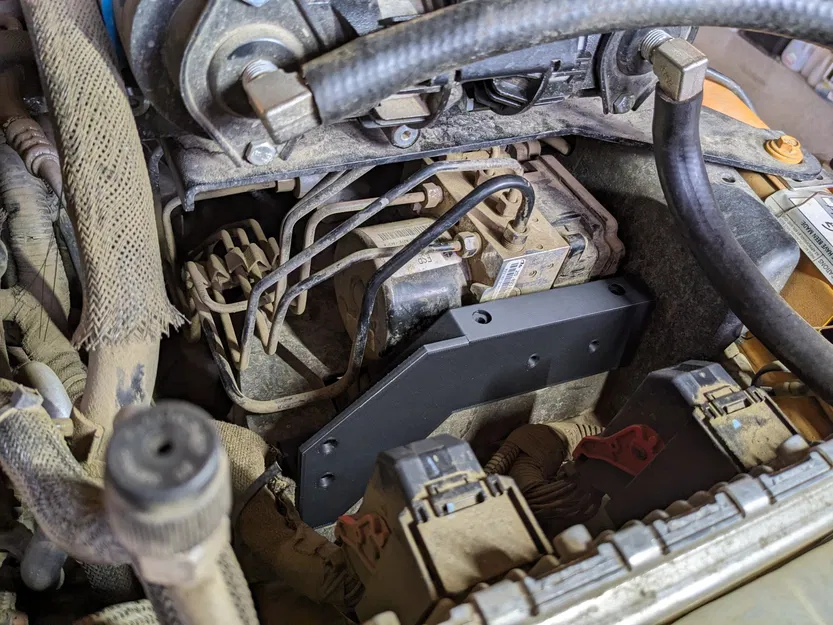 Giá đỡ mô-đun ABS dưới nắp capo Jeep JK - Image 1