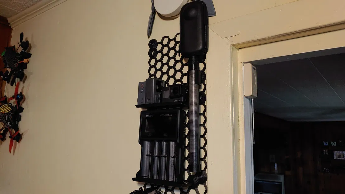 Kẹp gắn selfie stick Insta360 cho tường tổ ong - Image 1