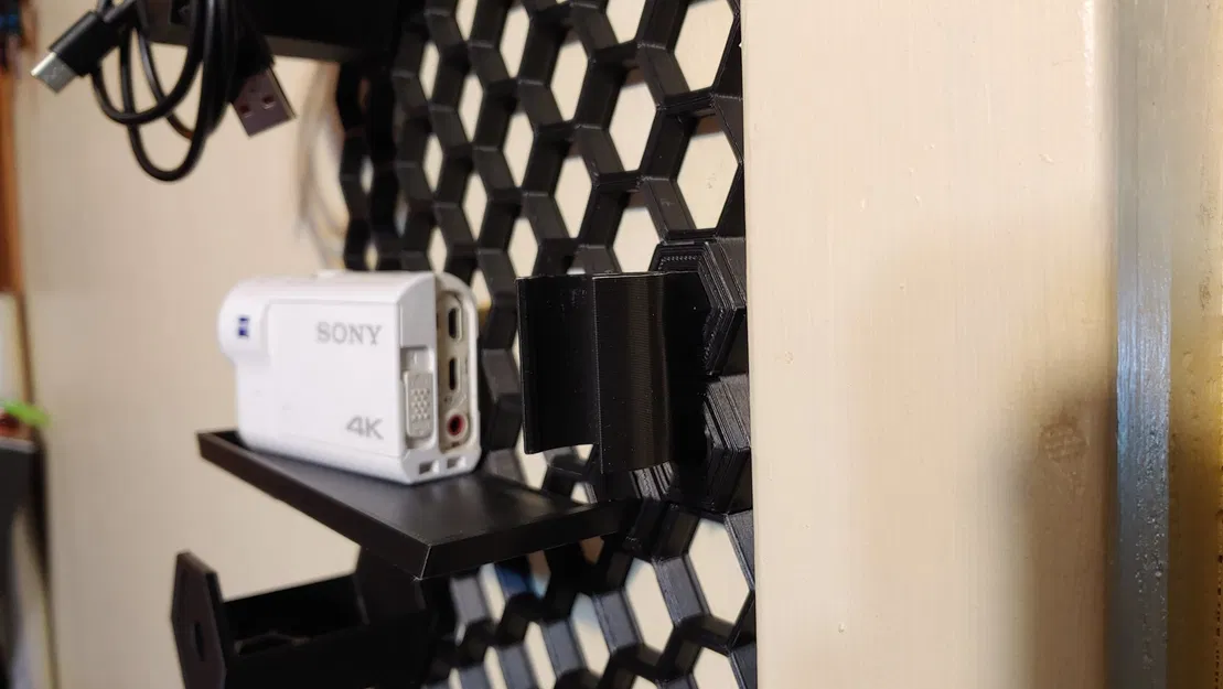 Kẹp gắn selfie stick Insta360 cho tường tổ ong - Image 3